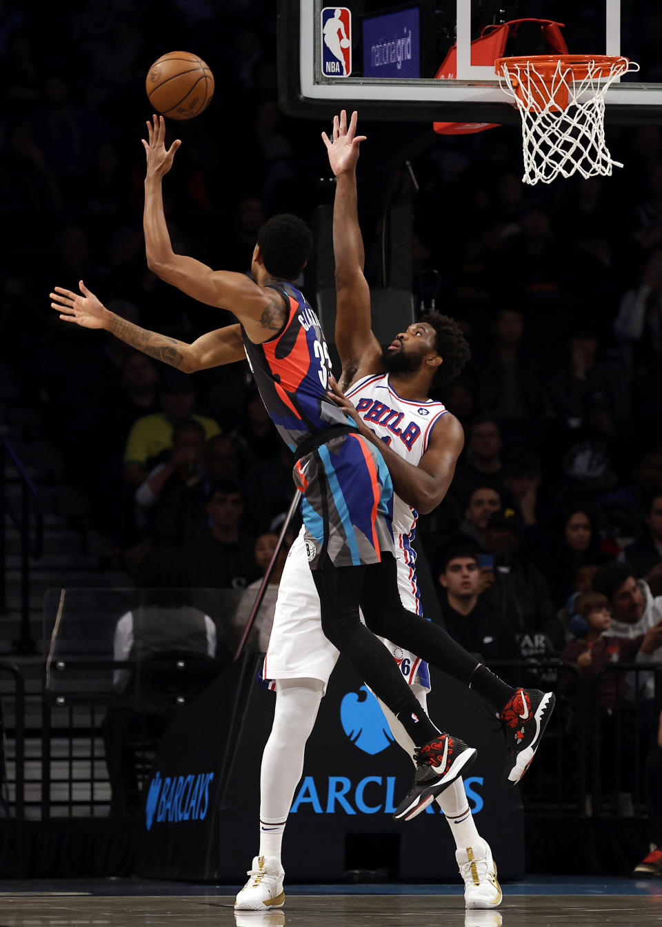 Brooklyn Nets center Nic Claxton (33) drives to the basket against Philadelphia 76ers center Joel Embiid during the first half of an NBA basketball game, Sunday, Nov. 19, 2023, in New York. (AP Photo/Adam Hunger)