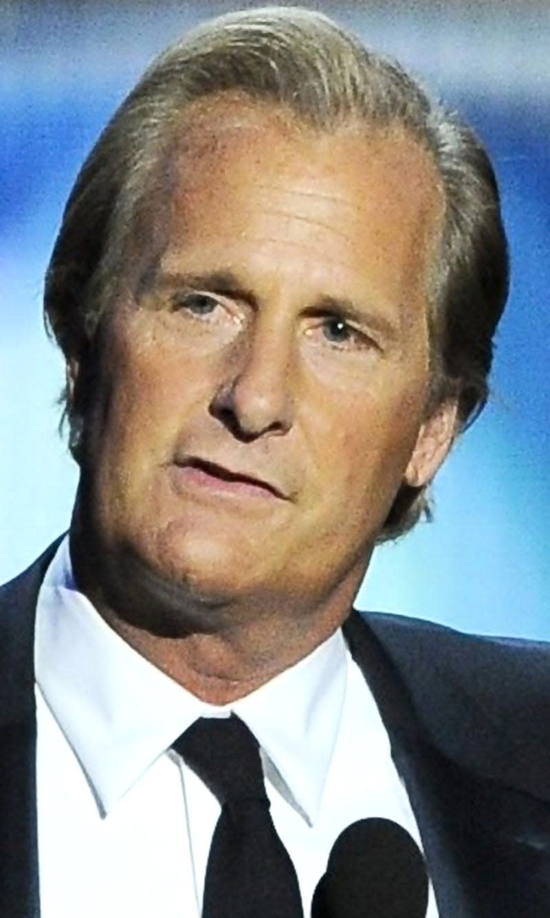 Jeff Daniels accepts the award for outstanding lead actor in a drama series for his role on "The Newsroom" at the 65th Primetime Emmy Awards at Nokia Theatre on Sunday in Los Angeles. (Photo by Chris Pizzello/Invision/AP)