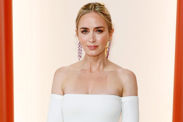 Emily Blunt Wows in an Elegant White Valentino Dress on 2023 Oscars Red ...