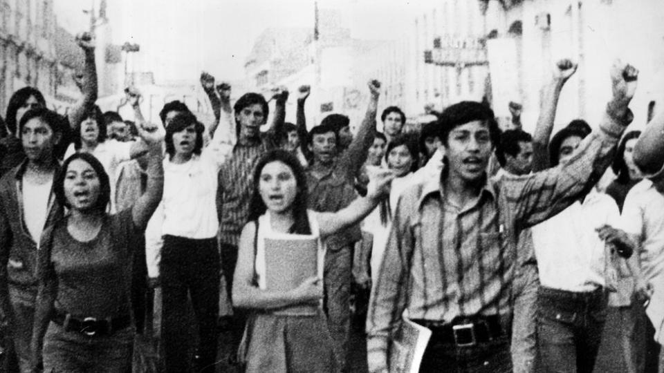 Jóvenes protestan el 10 de junio de 1971 en Ciudad de México