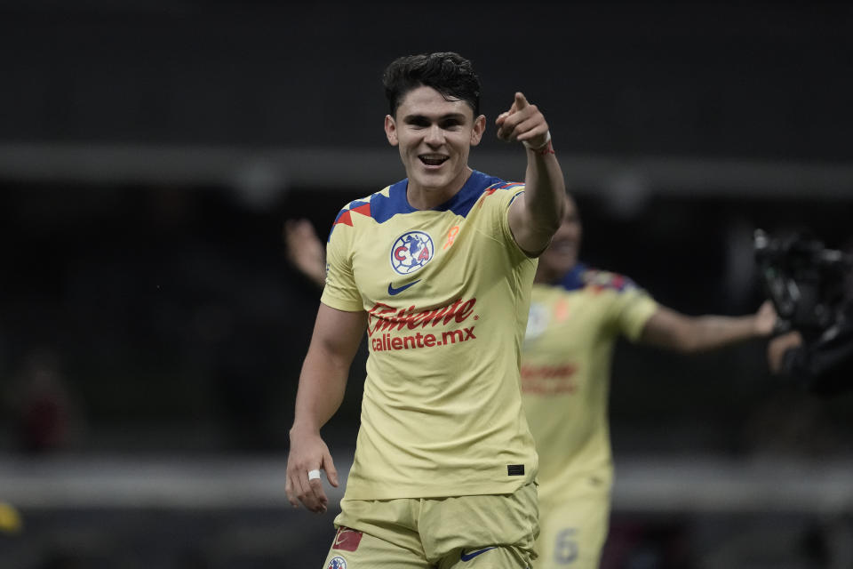 Israel Reyes celebra después de vencer 1-0 al Guadalajara en las semifinales del torneo Clausura de México en el estadio Azteca, el sábado 18 de mayo de 2024. (AP Foto/Eduardo Verdugo)