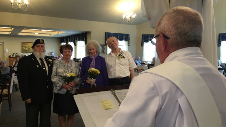 10 couples say 'I do' (again) at LaSalle retirement home