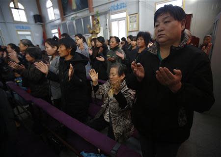 Believers take part in a weekend mass at an underground Catholic church in Tianjin November 10, 2013. Picture taken November 10, 2013. REUTERS/Kim Kyung-Hoon