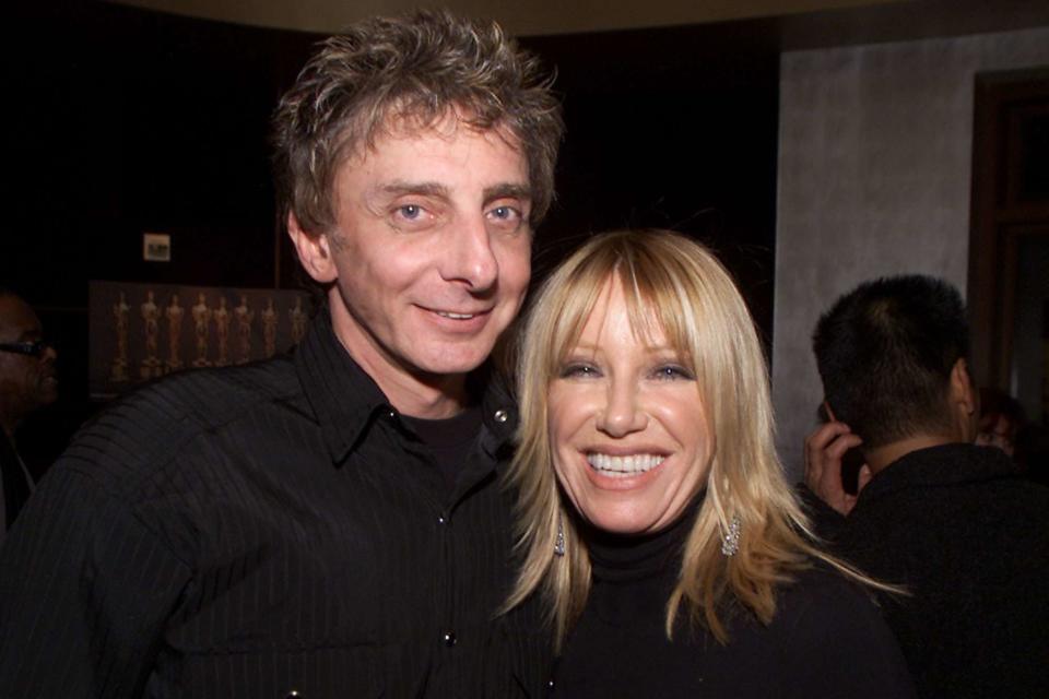 <p>Denise Truscello/Getty</p> Barry Manilow and Suzanne Somers in 2002