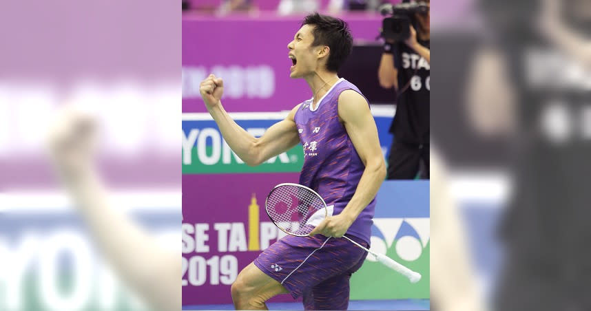 台灣羽球一哥周天成與南韓選手許侊熙對決，欣喜爭冠。