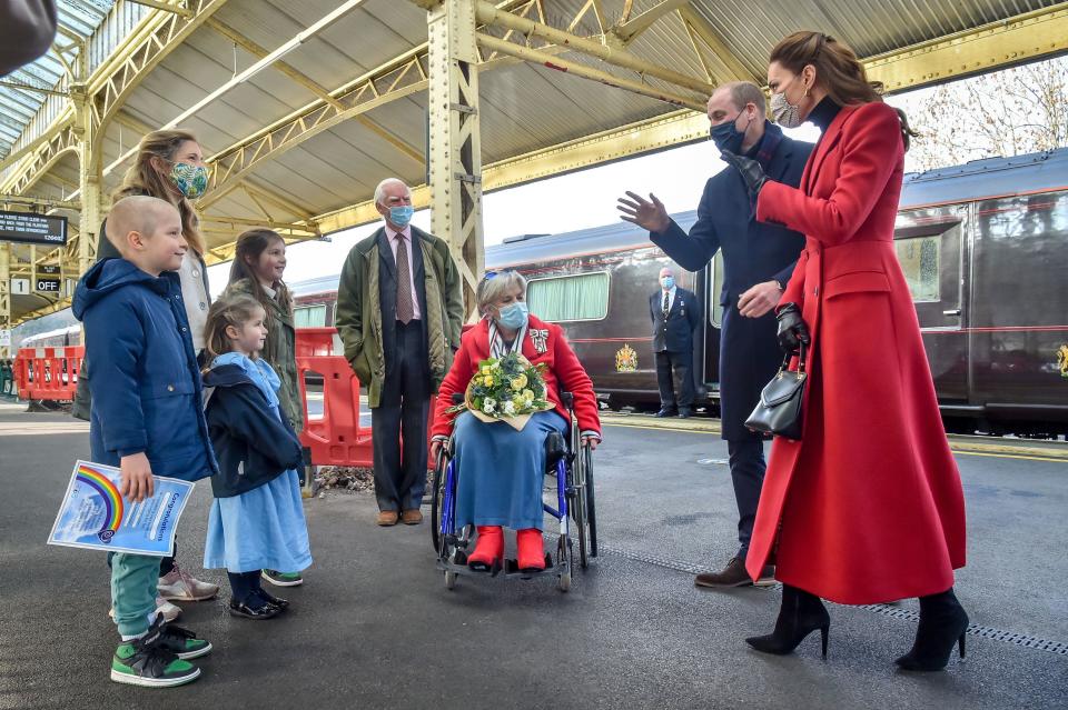 Britain's Prince William, Duke of Cambridge and Britain's Catherine, Duchess of Cambridge chat with Jasmine Warner, 5, (3rd L), who's brother Otto, 8, (L), has today come out of cancer treatment, with sister Poppy, 10, (4th L), and mother Georgie (2nd L), as they arrive at Bath Spa station in Bath, in south west England, for a visit to Cleve Court Care Home to pay tribute to the efforts of care home staff throughout the COVID-19 pandemic, on December 8, 2020, on the final day of engagements on their tour of the UK. - During their trip, their Royal Highnesses hope to pay tribute to individuals, organisations and initiatives across the country that have gone above and beyond to support their local communities this year. (Photo by Ben Birchall / POOL / AFP) (Photo by BEN BIRCHALL/POOL/AFP via Getty Images)