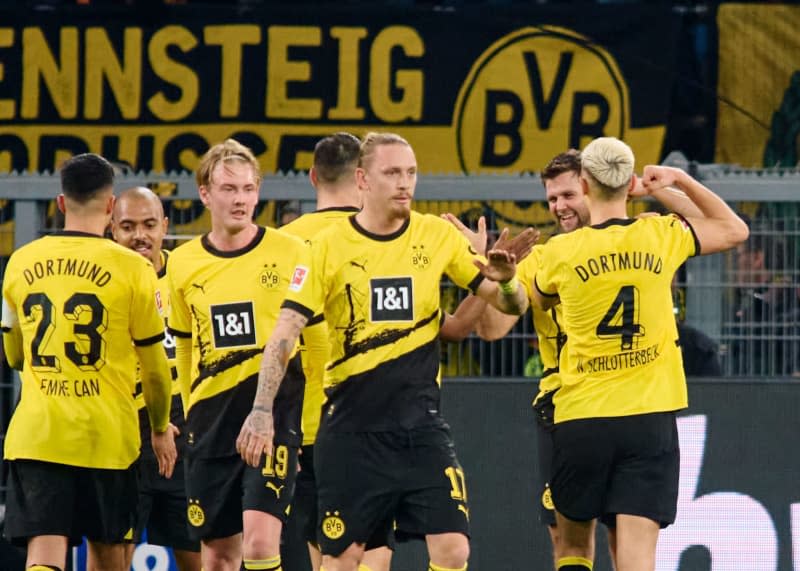 Borussia Dortmund's Niclas Fuellkrug (2nd R) celebrates his side's third goal of the game during the German Bundesliga soccer match between Borussia Dortmund and SC Freiburg at the Signal Iduna Park. Bernd Thissen/dpa