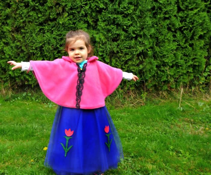 DIY Anna No-Sew Cape Costume