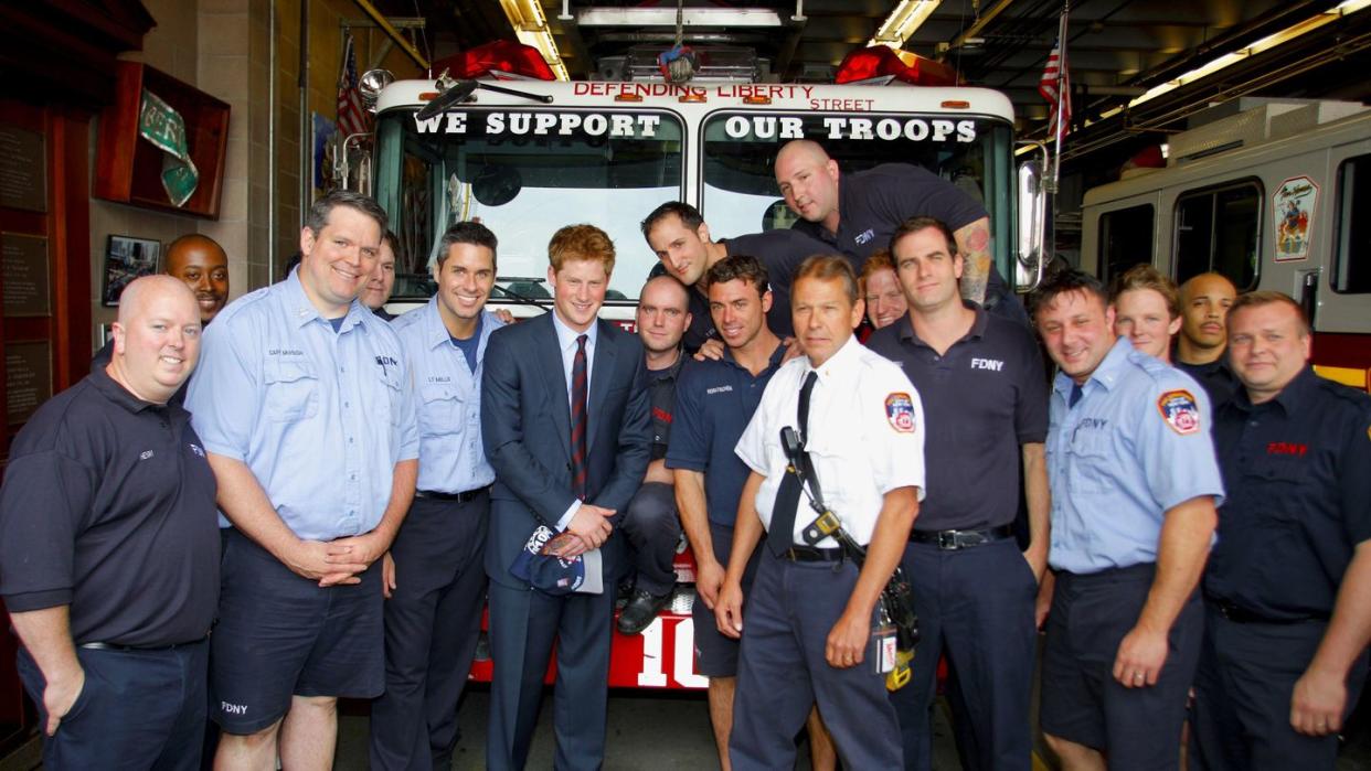 prince harry pays his respects at the world trade center site