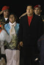 Chávez en compañía de su mamá, Elena Frías, con quien mantiene una estrecha relación y que suele acompañarlo en actividades de su gobierno. AP Photo/Fernando Llano