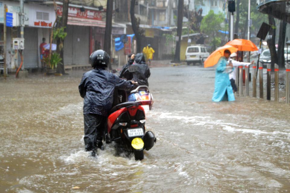 Mumbai cops maintain vigil amid rains, winds. (Photos by Arun Patil)