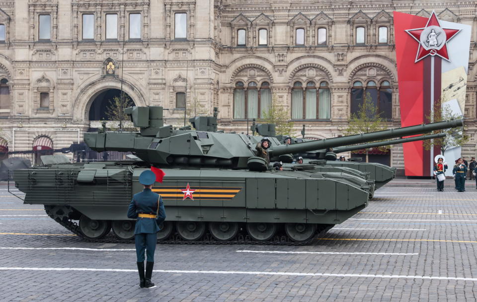 Im Internet wird spekuliert, ob der russische T-14 Armata in der Ukraine zum Einsatz kommt. Er gilt als Putins Superpanzer. - Copyright: picture alliance/dpa/TASS | Sergei Savostyanov