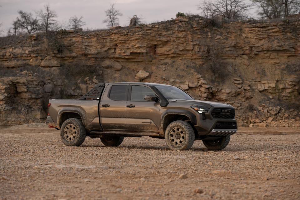 2024 toyota tacoma hybrid