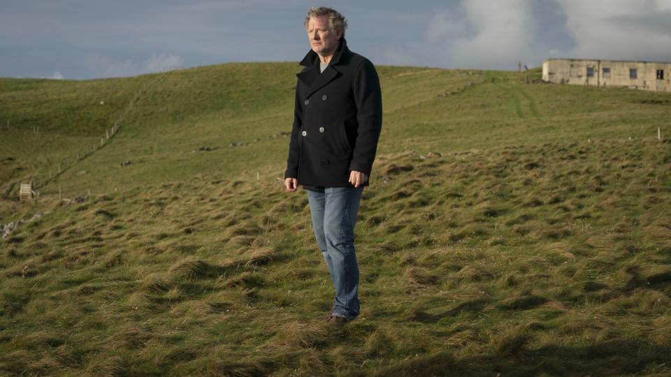 DI Jimmy Perez (DOUGLAS HENSHALL)