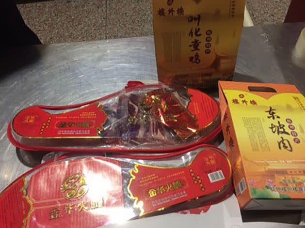 一名男子返台時攜帶火腿及東坡肉遭罰20萬。   圖：台北關務署/提供