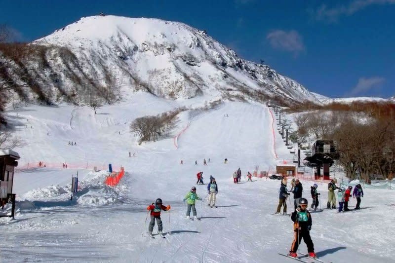 日本栃木縣那須溫泉的家庭滑雪場。（翻攝那須温泉ファミリースキー場臉書）