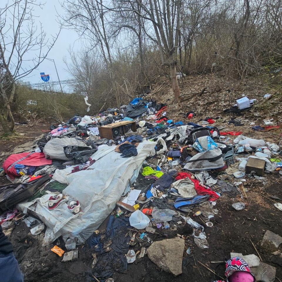 Photo of the homeless encampment before clean-up off I195