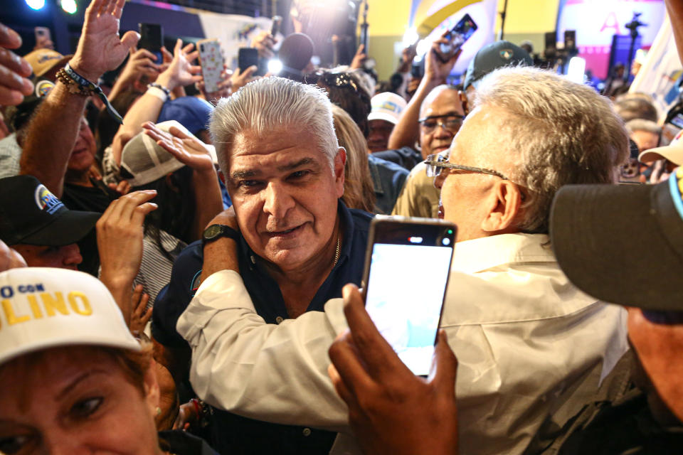 José Raúl Mulino celebra su victoria en las elecciones de Panamá. (Photo by Daniel Gonzalez/Anadolu via Getty Images)