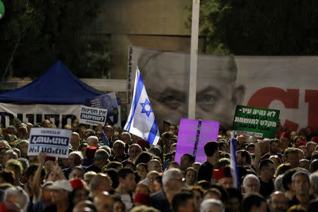 Israelis hold a demonstration against possible legislation reigning in the supreme court which could grant Prime Minister Benjamin Netanyahu immunity from prosecution if he faces corruption charges, in Tel Aviv, Israel May 25, 2019. REUTERS/Ammar Awad