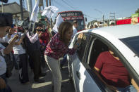 <p>FOTO l Cuartoscuro.- Margarita Zavala acudió a un crucero en el municipio de Guadalupe para repartir propaganda de su candidatura. </p>