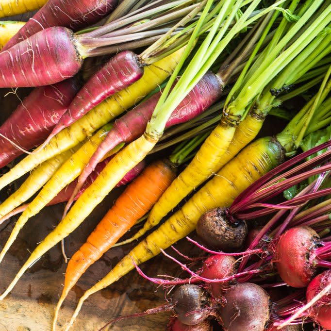  Colorful beets and carrots. 