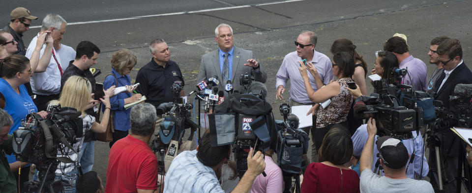 Bucks County DA Matthew Weintraub (center) holds a press conference (CLEM MURRAY / Staff Photographer)