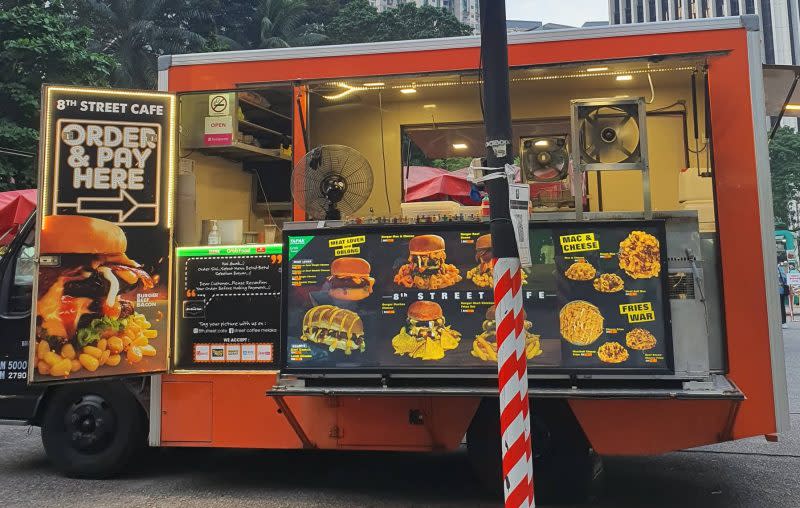 8th Street Cafe - Tapak food truck 