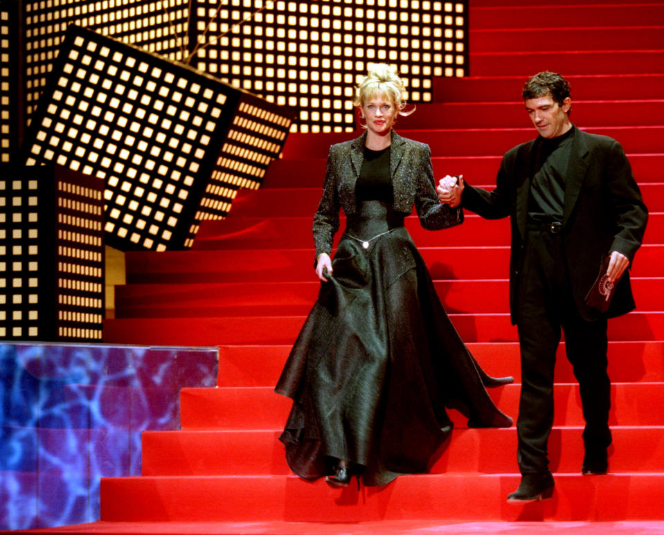 Spain's international actor Antonio Banderas (R) and his American wife Melanie Griffith walk down the stairs on the stage holding hands during the opening ceremony of the San Sebastian International Film Festival September 16, 1999, celebrated at San Sebastian's new Kursaal building. About 200 movies will be shown at this 47th edition of the festival. REUTERS/Pablo Sanchez