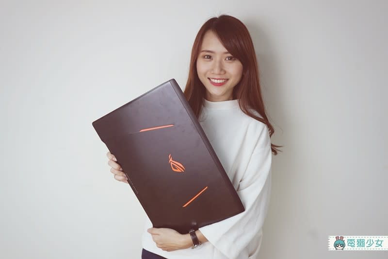 『ROG STRIX GL702VM』是Lala到目前為止用過最「大」台的筆電...17吋螢幕拿來玩遊戲真的非常爽快阿!!