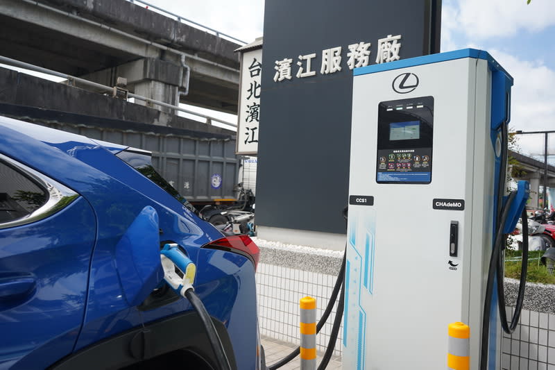 Lexus目前在西部的6個營業所設有快充點及18座AC交流電慢充，東部則僅提供3座慢充站