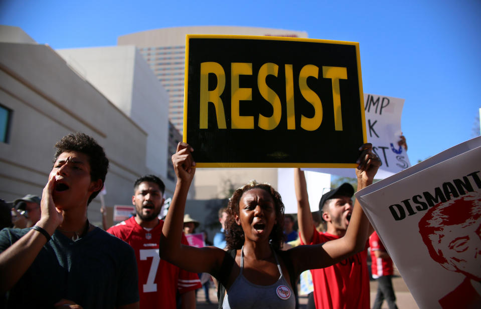 Trump rally in Phoenix draws protesters from both sides