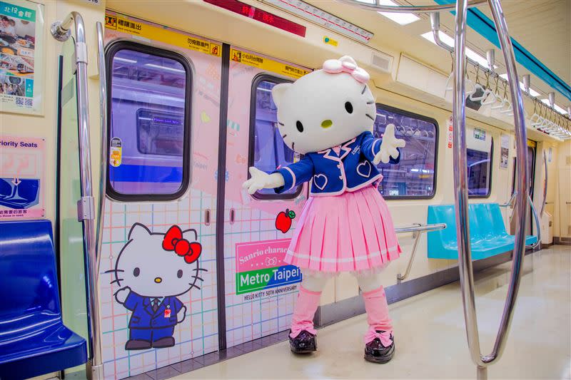 Hello Kitty跨界聯名捷運彩繪列車與主題商店，好拍又好買。（圖／台灣三麗鷗提供）