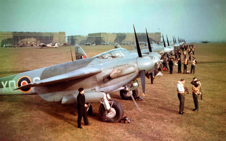 A squadron of Mosquitos prepares for take-off, 1943 - Popperfoto