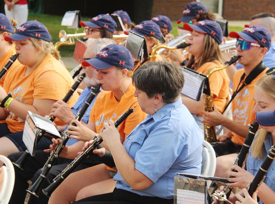 Members of the combined Pontiac Municipal and PTHS band perform at the Memorial Day service at Southside Cemetery Monday morning.