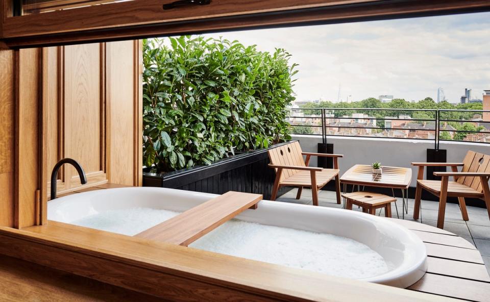 Is there anything sexier than an alfresco bath? (The Standard)