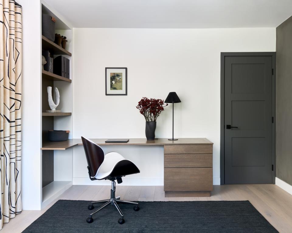 white home office in Benjamin Moore Super White by Linda Hayslett