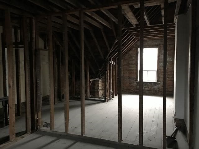 <p>Another view of the upstairs. This could be an amazing bedroom. </p>