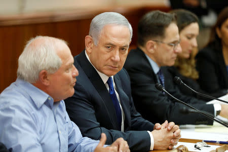 Israeli Prime Minister Benjamin Netanyahu (2nd L) attends the weekly cabinet meeting at his office in Jerusalem November 12, 2017. REUTERS/Abir Sultan/Pool