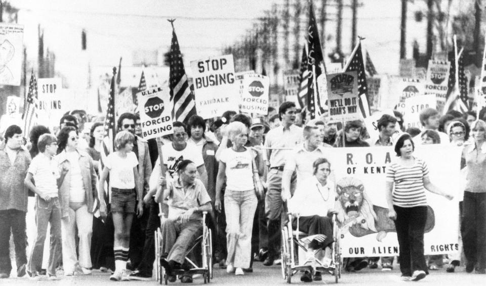 Protesters in southern Jefferson County, Kentucky, march against school desegregation on Aug. 31, 1976, the day before&nbsp;the start of the second year of court-ordered school busing. (Photo: ASSOCIATED PRESS)