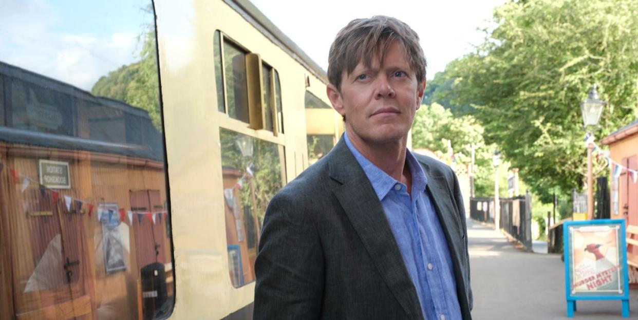 kris marshall as humphrey goodman, beyond paradise season 2