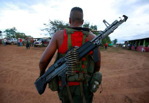 Foto de archivo. Un excombatiente de las Fuerzas Armadas Revolucionarias de Colombia (FARC) cerca de El Diamante en los Llanos del Yarí