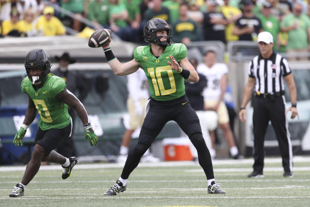 Aaron Zavala Powers Oregon Ducks Offense In Win vs Oregon State