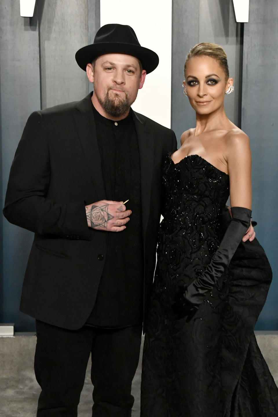 Joel Madden and Nicole Richie pose at the 2020 Vanity Fair Oscar Party