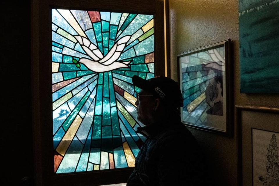 Diego de Jesús Delgado Meléndez, a Venezuelan migrant transported to Sacramento from El Paso, Texas in June, talks about his experience on June 16 during a day of activities at a local church. He traveled eight countries and more than 3,000 miles to get here.