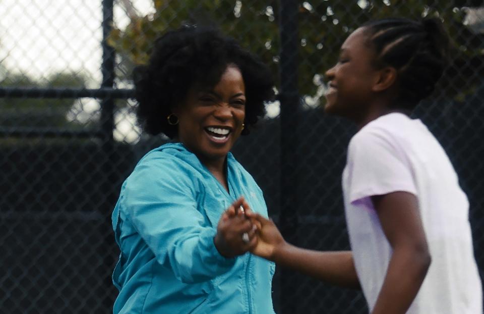 Aujanue Ellis shakes hands with Demi Singleton