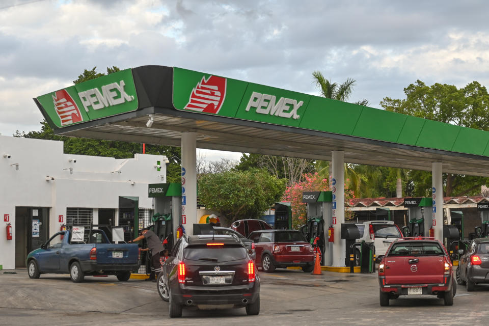 Estación de servicio de Pemex en Mérida. Foto: Artur Widak/NurPhoto via Getty Images.