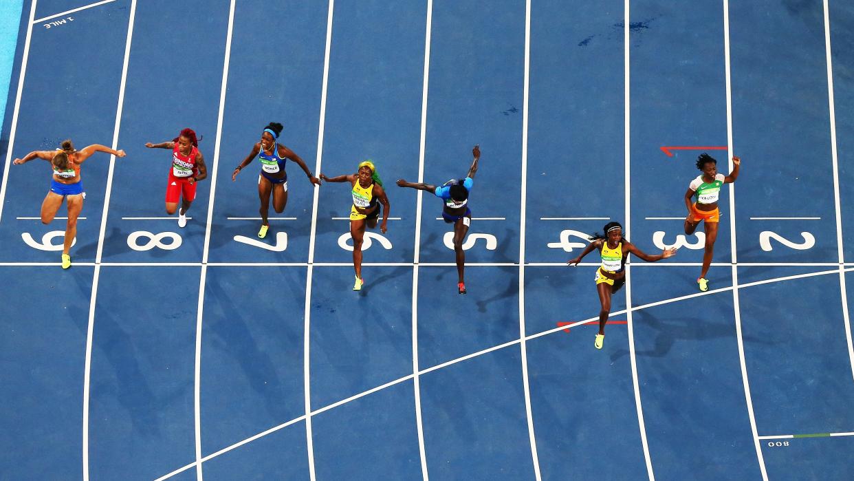  Tori Bowie of the United States and Shelly-Ann Fraser-Pryce of Jamaica compete in the women's 100m ahead of the World Athletics Championships 2023 