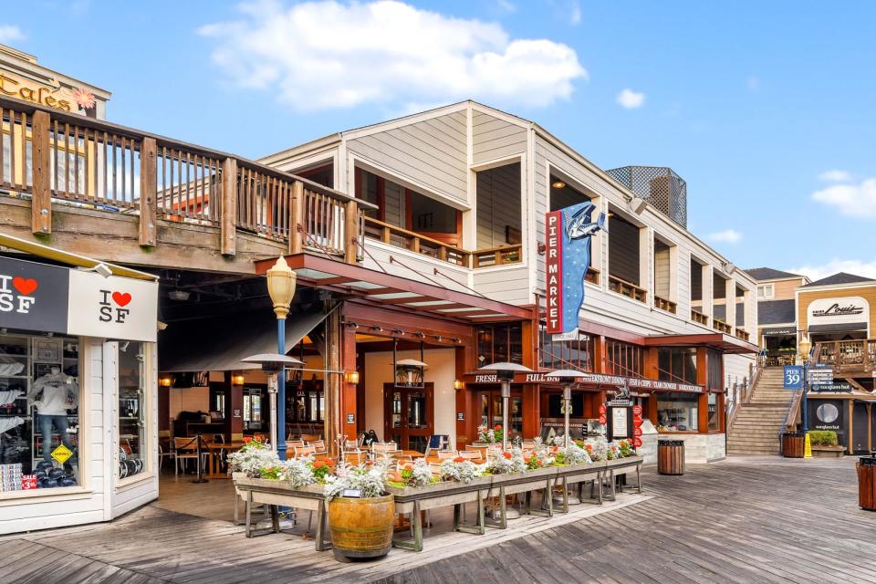 It's hard to beat seafood on a pier.