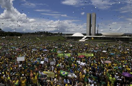 Demonstrators attend a protest against Brazil's President Dilma Rousseff, part of nationwide protests calling for her impeachment, in front of the Brazilian national congress in Brasilia, Brazil, March 13, 2016. REUTERS/Ueslei Marcelino