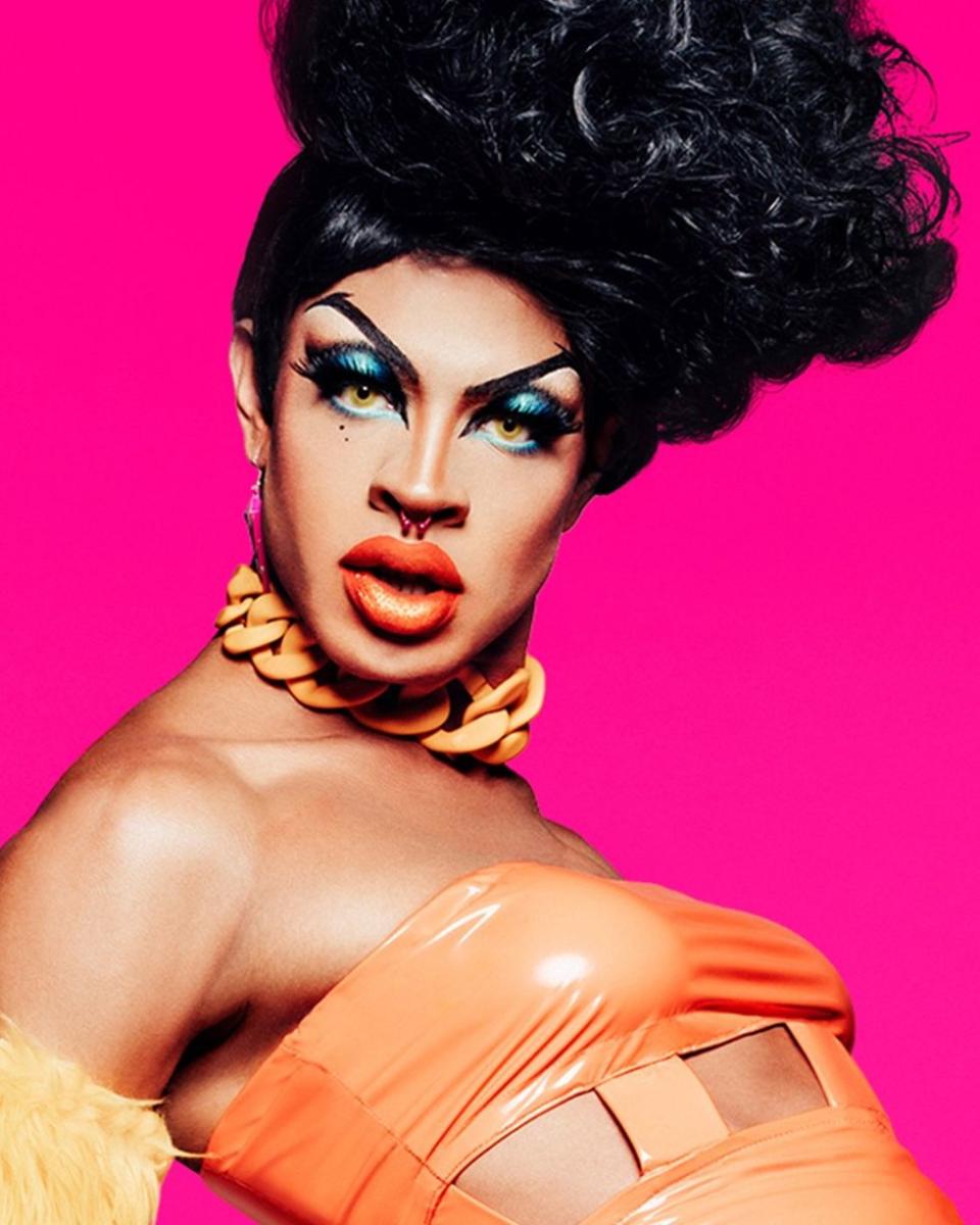 Yvie Oddly